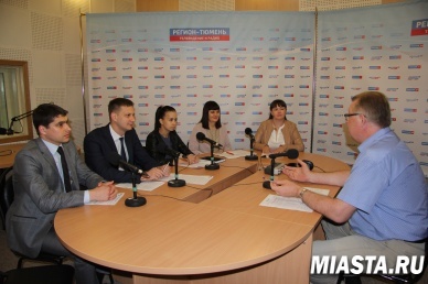 Специалисты тюменского Росреестра проконсультировали жителей региона в прямом эфире