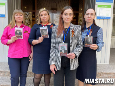 Сотрудники тюменского Росреестра в преддверии дня Победы надели бейджи с фотографиями Героев