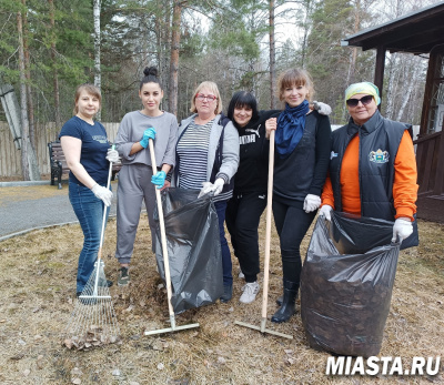 Сотрудники тюменского Росреестра приняли участие  в «Экологическом десанте»