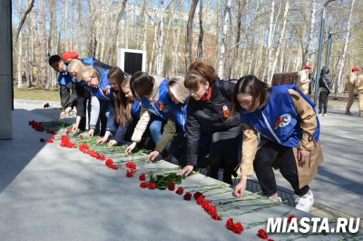 Представители тюменского Росреестра возложили цветы и почтили память тружеников тыла