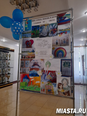 Дети сотрудников тюменского Росреестра нарисовали «счастливые семьи»