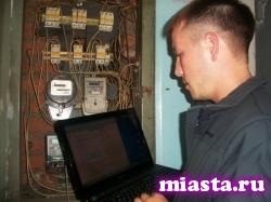 Россиян освободят от платы за перевод часов в электросчетчиках