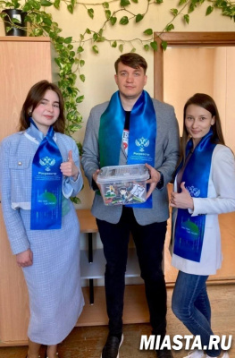 Представители Тюменского Росреестра приняли участие в акции «Батарейки, сдавайтесь!»