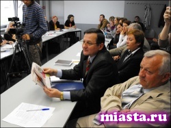 Спецкомиссия проверит рабочие места журналистов и артистов