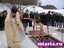 В дни Крещенских купаний лёд на Туре выдержит 150 человек