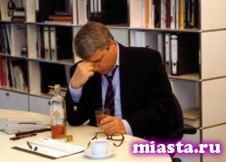 Ученые: трудоголики чаще становятся алкоголиками