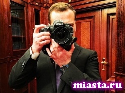 Медведев сказал россиянам "Спасибо!" за миллион