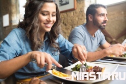 Как вести себя за столом. По-королевски.