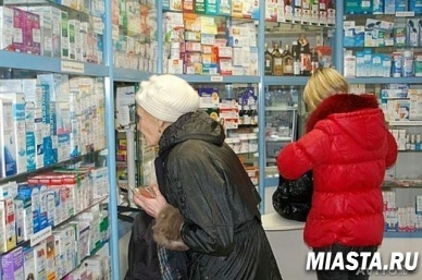 Медведев приказал губернаторам лично проверить цены в аптеках