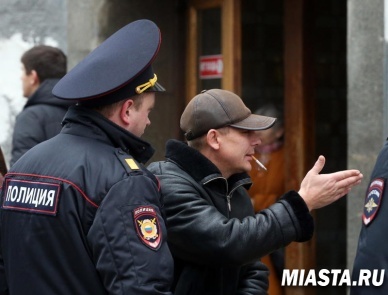 Полицейским предлагают штрафовать курильщиков на месте нарушения