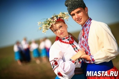 Сегодня мужики надевают свежее белье и рубаху понаряднее