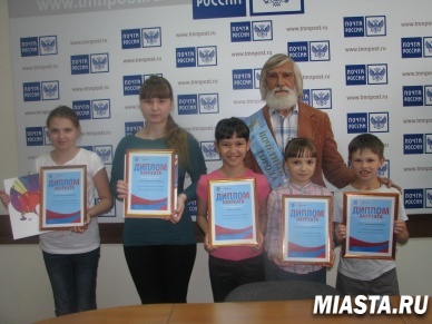 Самые читающие школьники Тюмени получили Дипломы Тюменского филиала Почты России и памятные подарки