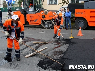 Путин и Медведев поздравили работников дорожного хозяйства с праздником