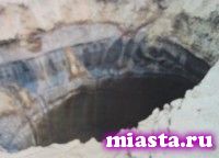 Тундровики обнаружили на Ямале еще одну огромную дыру неизвестного происхождения
