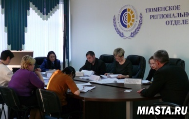 Тюмень: страхователей – должников пригласили на комиссию