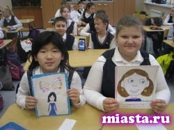 Ученики тюменской гимназии №49 приняли участие в акции «Мама, я тебя люблю!»