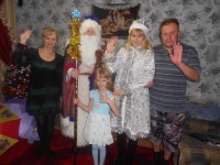 В г. Заводоуковск Тюменской области полицейские Дед Мороз и Снегурочка поздравили детей сотрудников с Новым годом и Рождеством