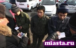 Путин разрешил с Нового года заменять квоты на работу для мигрантов патентами