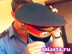 Тюменского полицейского поймали с наркотиками