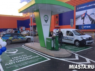 В Тюмени появились первые зарядные станции для электромобилей.