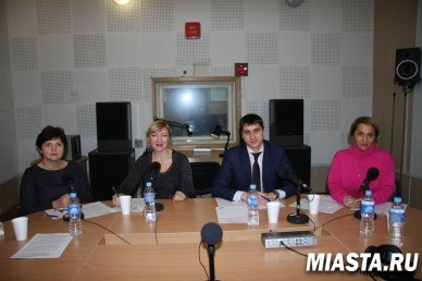 В прямом радиоэфире специалисты тюменского Росреестра и нотариальной палаты рассмотрели вопросы граждан по сделкам с недвижимым имуществом