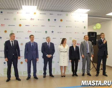 Специалисты тюменского Росреестра и филиала кадастровой палаты приняли участие в открытии «Галереи застройщиков» и заседании пресс-клуба «Неформат»