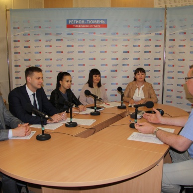 Специалисты тюменского Росреестра проконсультировали жителей региона в прямом эфире