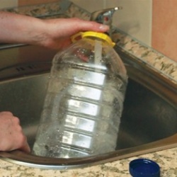 Тюменцам нужно запастись водой. В городе глобальное отключение