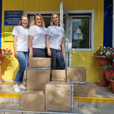 «Портфель добра» помог собрать в школу воспитанников из четырех социальных центров Югры