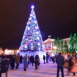 Главная елка Тюмени засверкает огнями выходные