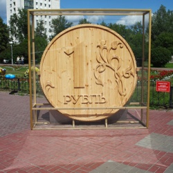 В Томске из кедра выпилят памятник рублю