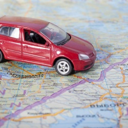 Иностранцы бросились в Россию скупать бензин и автомобили