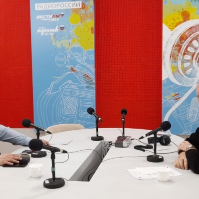 Представители тюменского Росреестра приняли участие в прямом радиоэфире, посвященном Дню геодезии и картографии