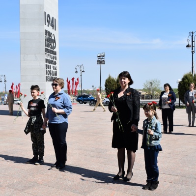 Тюменский Росреестр возложил цветы к мемориалам памяти участникам Великой Отечественной войны