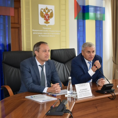 Главный федеральный инспектор отметил увеличение доли электронных услуг Росреестра в Тюменской области