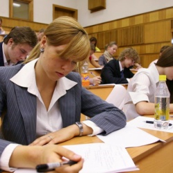 Плату за обучение в российских государственных ВУЗах не будут увеличивать в течение трёх лет