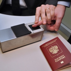 Тюменцы будут получать загранпаспорта с отпечатками пальцев