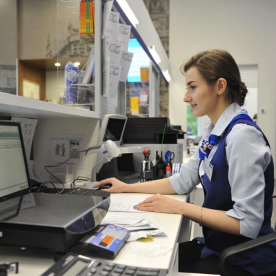 У жителей сёл Тюменской области популярна услуга снятия наличных на почте без банкомата