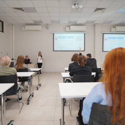 Тюменский Росреестр провел со студентами тематическую беседу