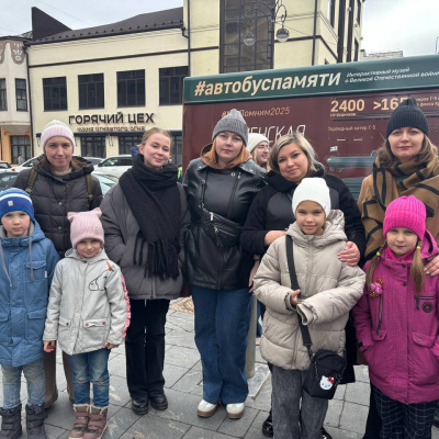 Представители Тюменского Росреестра посетили передвижной музей «Автобус памяти»