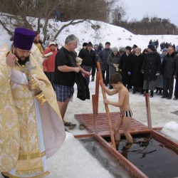 В дни Крещенских купаний лёд на Туре выдержит 150 человек