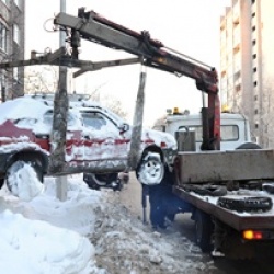 В Тюмени эвакуируют брошенные автомобили