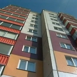 Сургутянка выпала из окна пятого этажа, встала и ушла