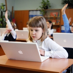 В российских школах, возможно, появятся уроки по интернет-поведению