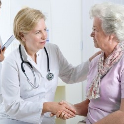 Конфликты между врачом и пациентом хотят урегулировать