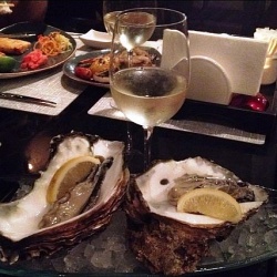 Россияне еще не скоро увидят французское вино и устрицы