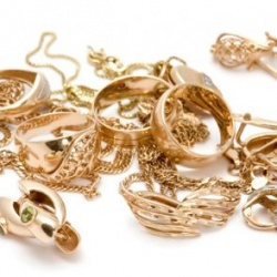 Ученые: Золотые украшения вызывают депрессию