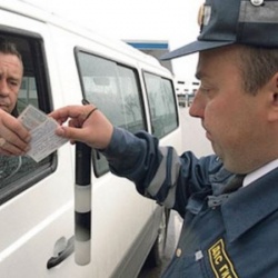 Водителей без прав предлагают штрафовать без эвакуации