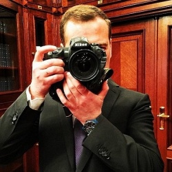 Медведев сказал россиянам "Спасибо!" за миллион