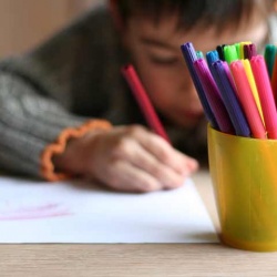 Россияне выбрали победителей конкурса рисунка для маркированного конверта к 70-летию Победы